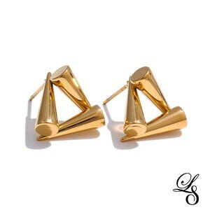 🌟New 18K Gold Chic Triangle Stud Earrings 🌟